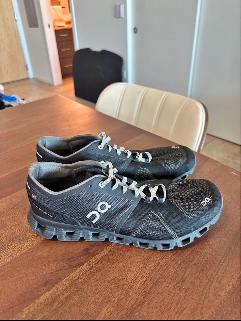 ON Cloud Running shoes - SZ 12M - Blk/Grey - Like new