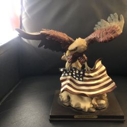 Eagle Collection statue