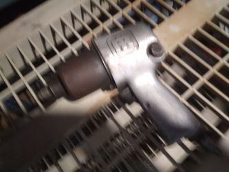 Pneumatic  air impact tool