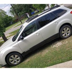 2011 subaru outback 3.6 AWD 