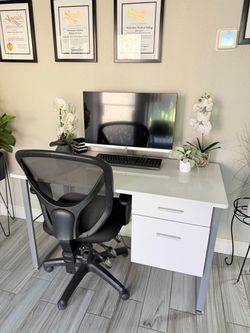 Desk’s ansdchairs