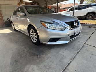 2017 Nissan Altima in great condition low miles