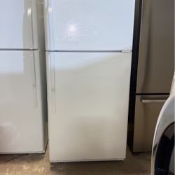 G.E Refrigerator Top Freezer White 