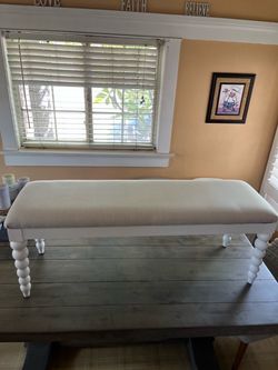 Upholstered Bench with Bobbin Legs