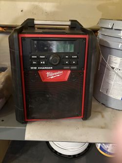Milwaukee job site Bluetooth radio/m18 charger