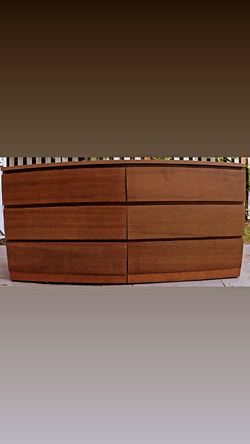 Beautiful wood dresser in good condition ....will deliver