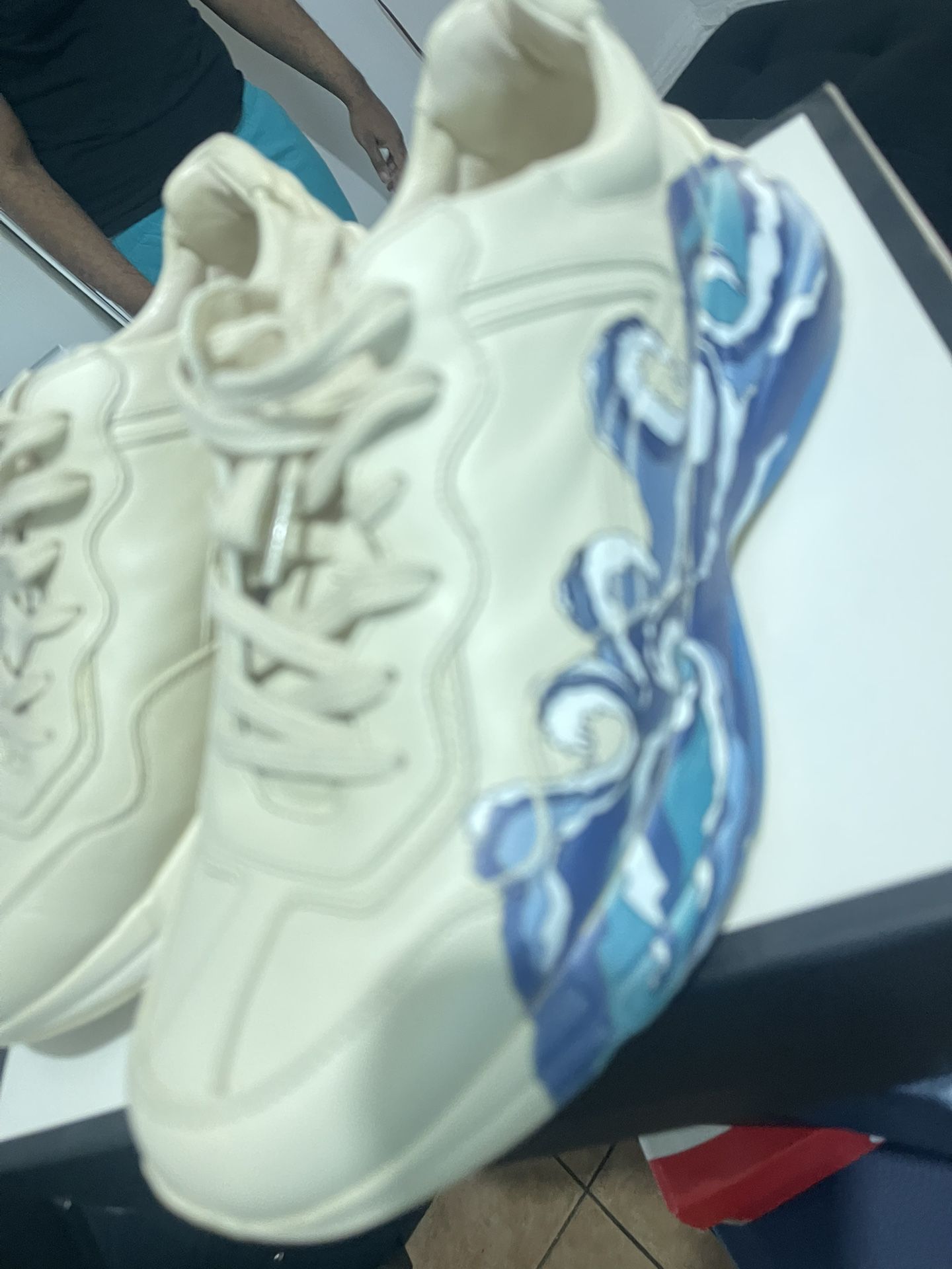 Men Gucci. Wave Sneakers