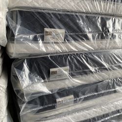 😴Mattress pillow top🥱 🟢All sises 🔵Queen $199 🟣Full $180 🟠Twin $150 🟡King $330 🔴Cal king 🔘 Delivery available🚛
