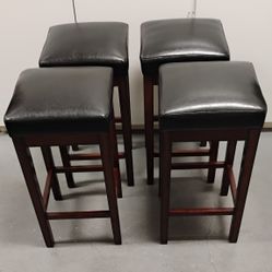 4 Pier 1 Bar Pub Stools 