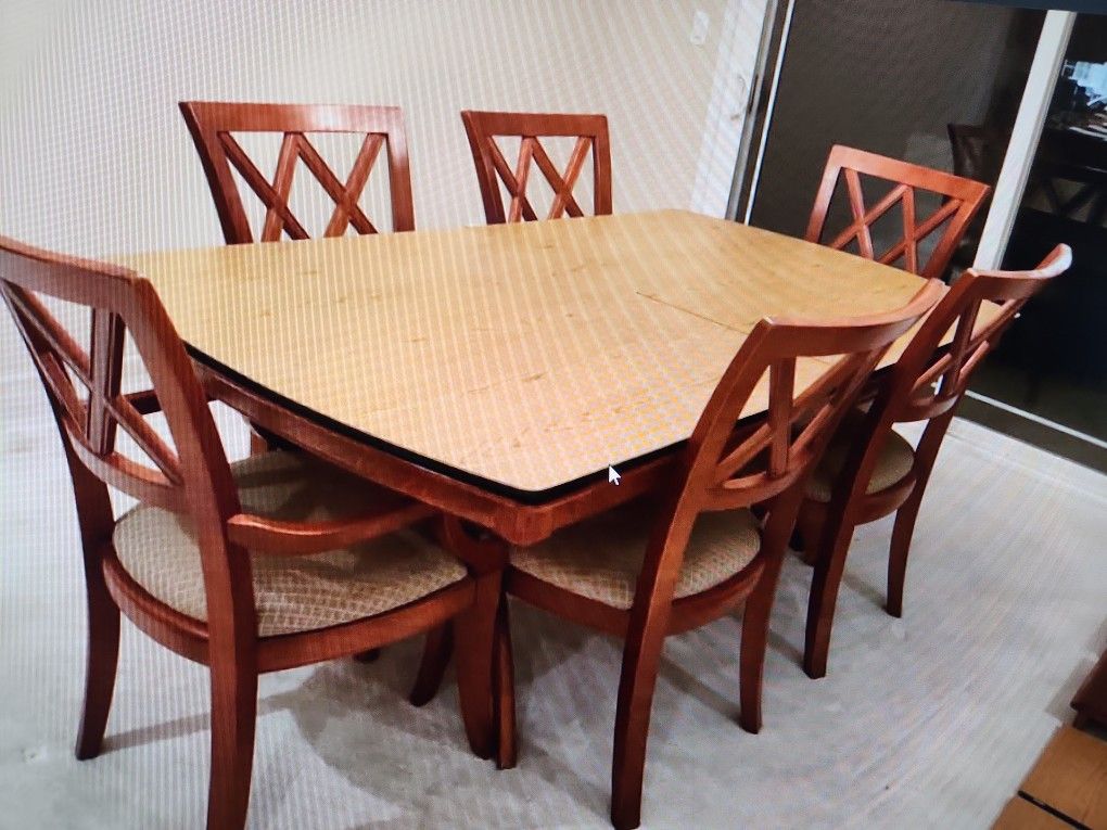 Bassett Dining Table With Six Chairs (Made In North Carolina....NOT China)