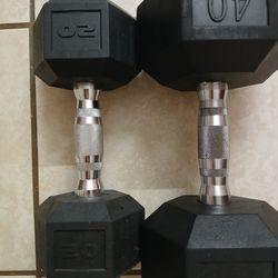 Tengo Estas Pesas Una De 20 libras Y Una De 40 Libras  $50 Por las 2