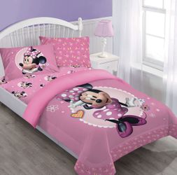 Disney Minnie Comforter set Twin & Full Size