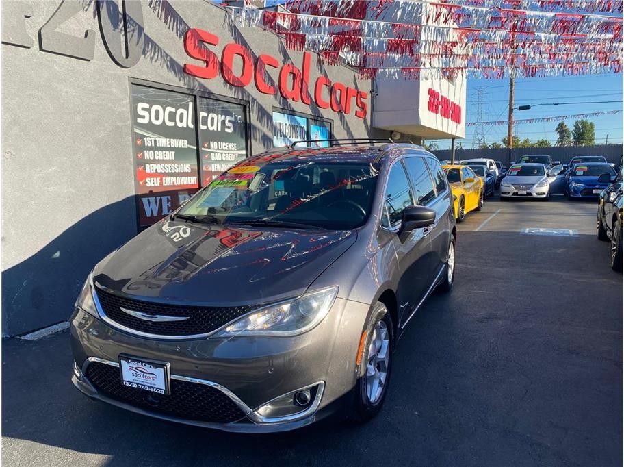 2017 Chrysler Pacifica Touring-L Plus Minivan 4DR