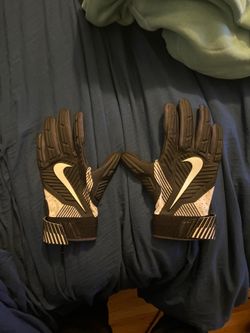 Nike football gloves size medium