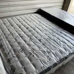 King Pillow Top Mattress And Box Spring