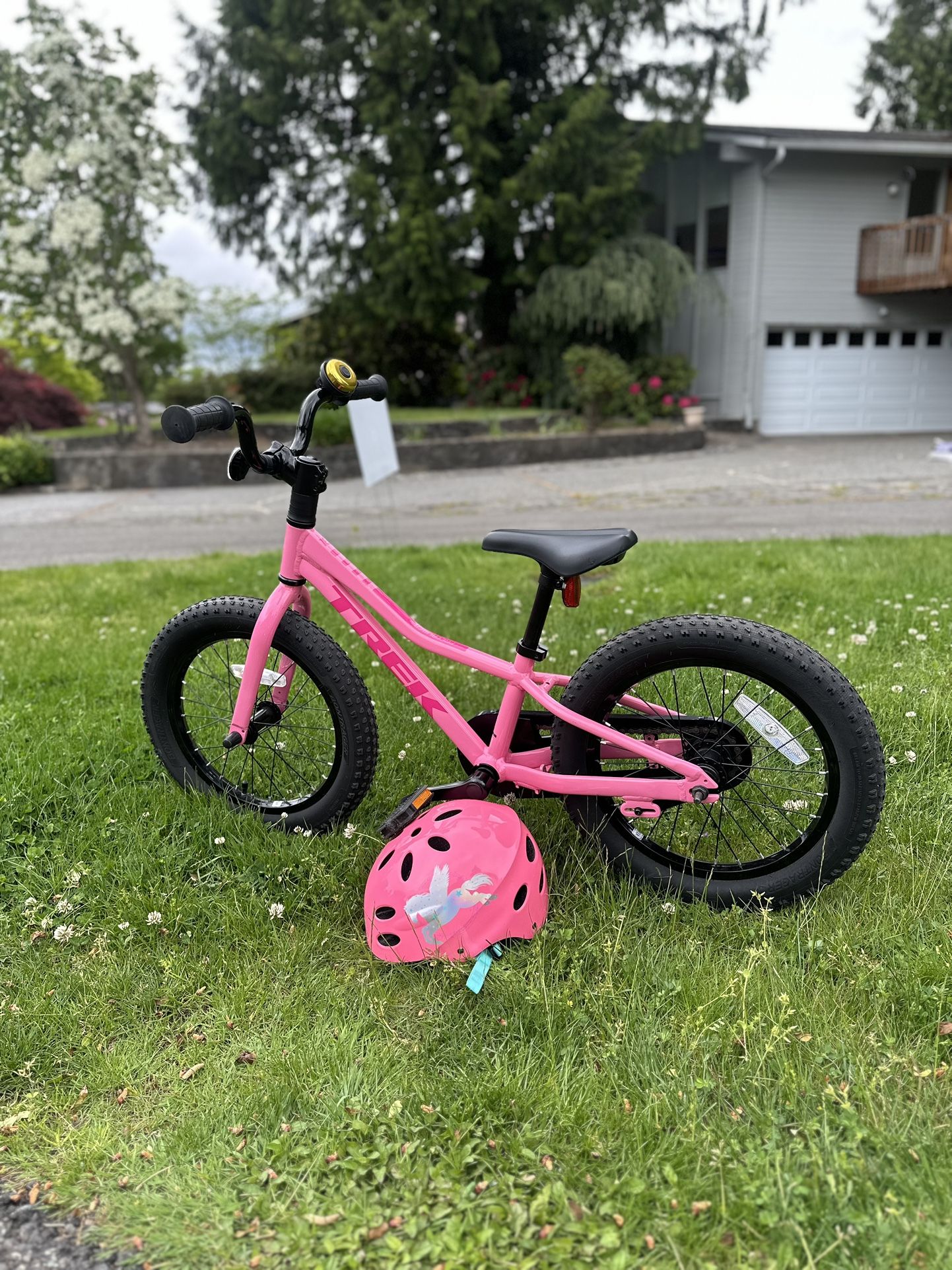 Trek Precaliber Kids Bike 16” with Helmet