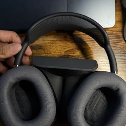 Apple Pro Maxes (Midnight Color & USB-C)