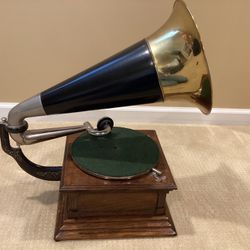 1905 Victor Monarch Phonograph- Restored
