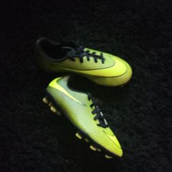 Kids Soccer Shoes