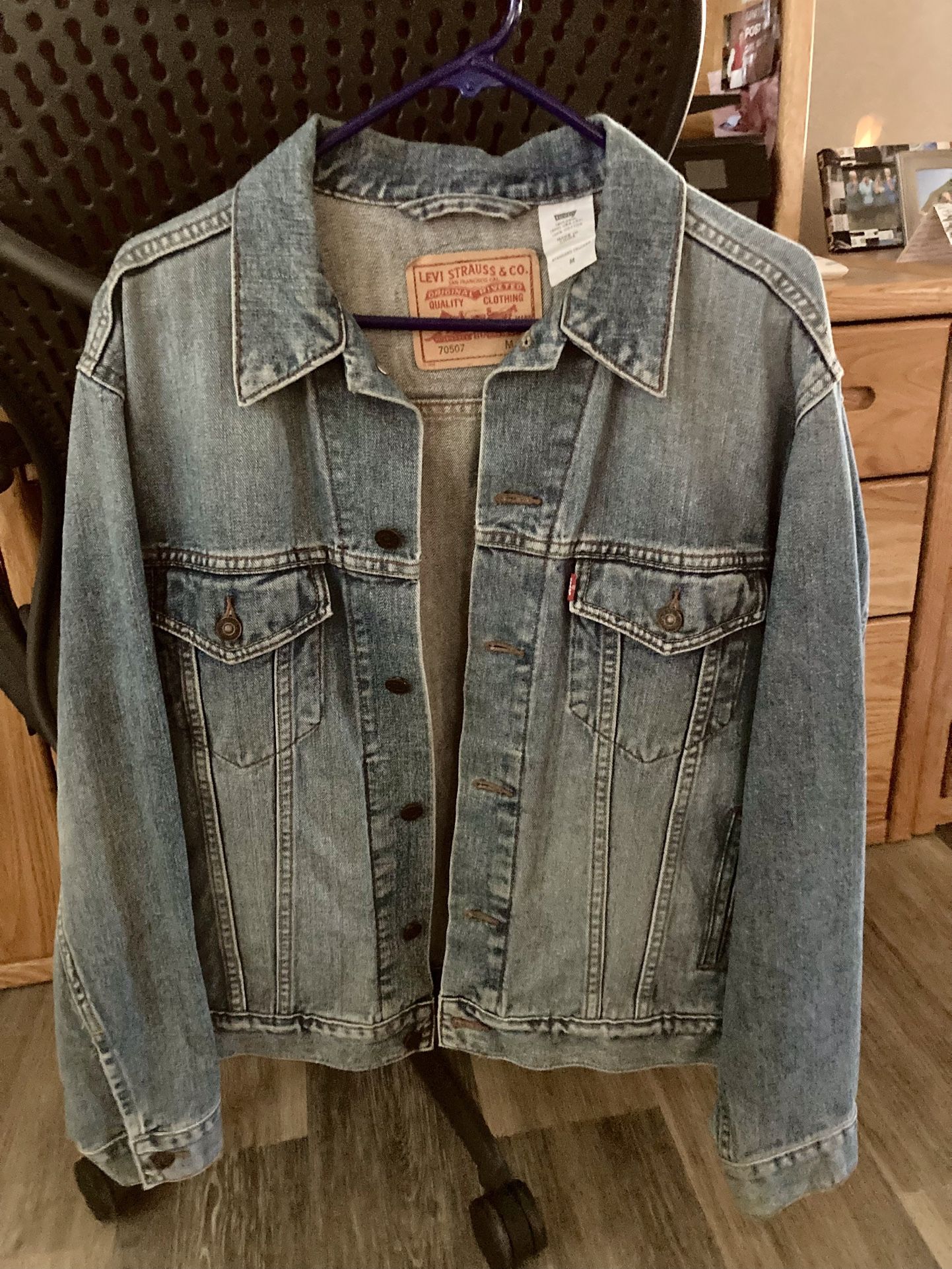 Levi’s Jean Jacket Victory Logo