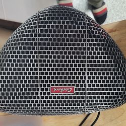 Edelbrock Pro-Flo 1000 Series triangle air cleaner assembly.