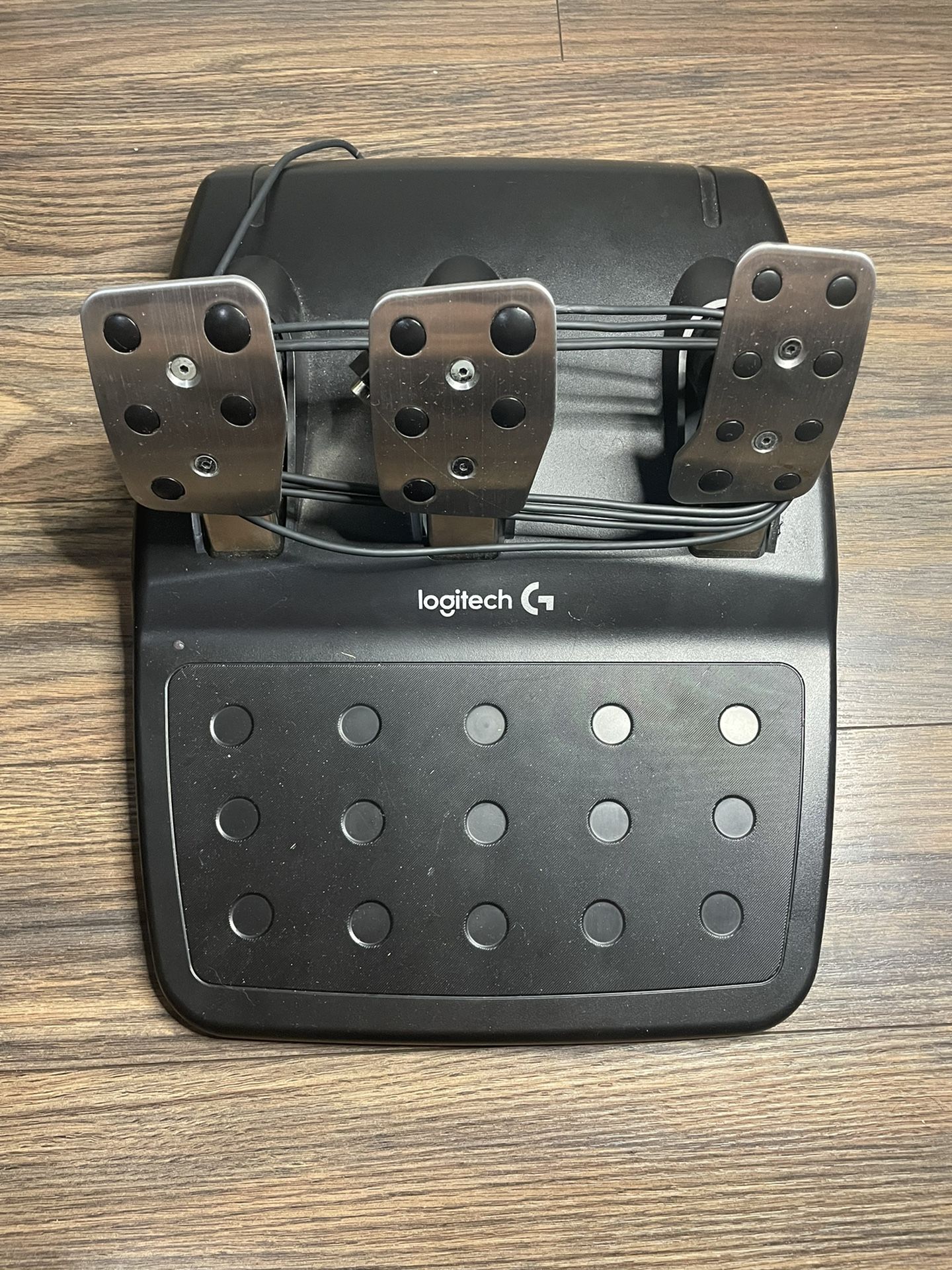 Logitech G27 Steering Wheel, Pedals, Shifter Set (Used) for Sale in  Jericho, NY - OfferUp