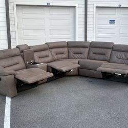 Sectional Couch Manual Recliner Great Condition Delivery Available 