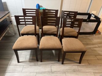 Beautiful matching set of 6 dining chairs in LIKE-NEW condition.