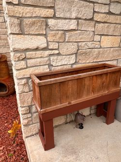 Raised planter box