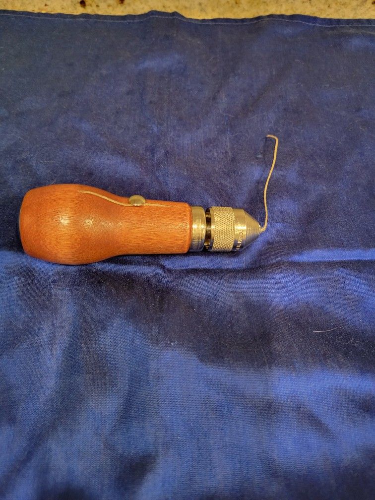 Speedy Stitcher Sewing Awl (Sews Heavy Stuff)**PENDING SALE **