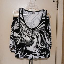 New Set Of Blouse And Shorts Large $12