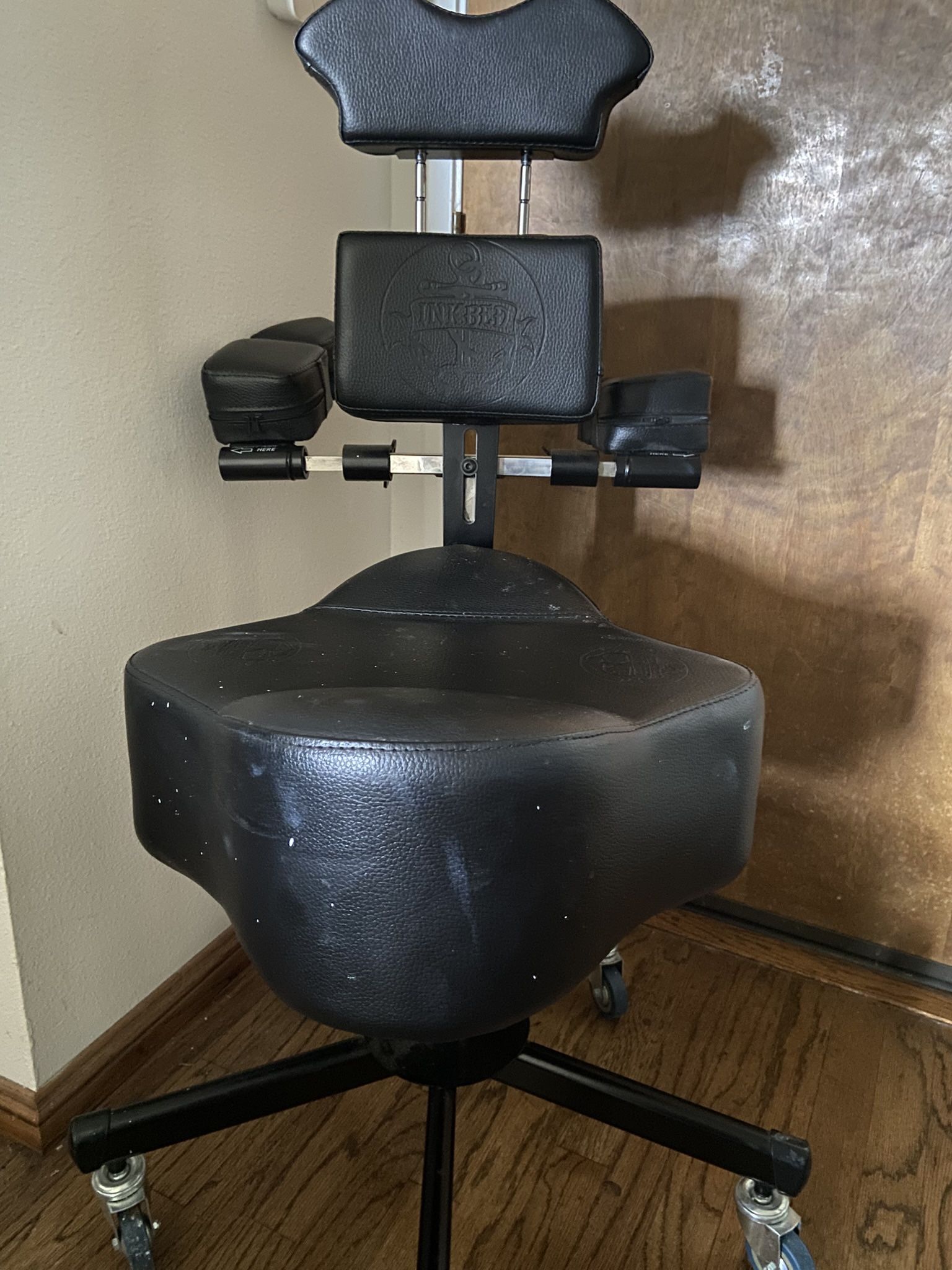 Ink Bed Ergonomic Artist Stool