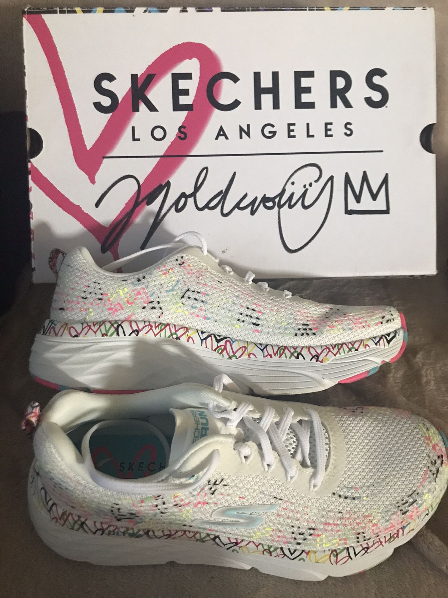 Sketchers Max Cushioning Elite Painted with Love. W S8