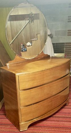 Mahogany Vintage curved drawer dresser