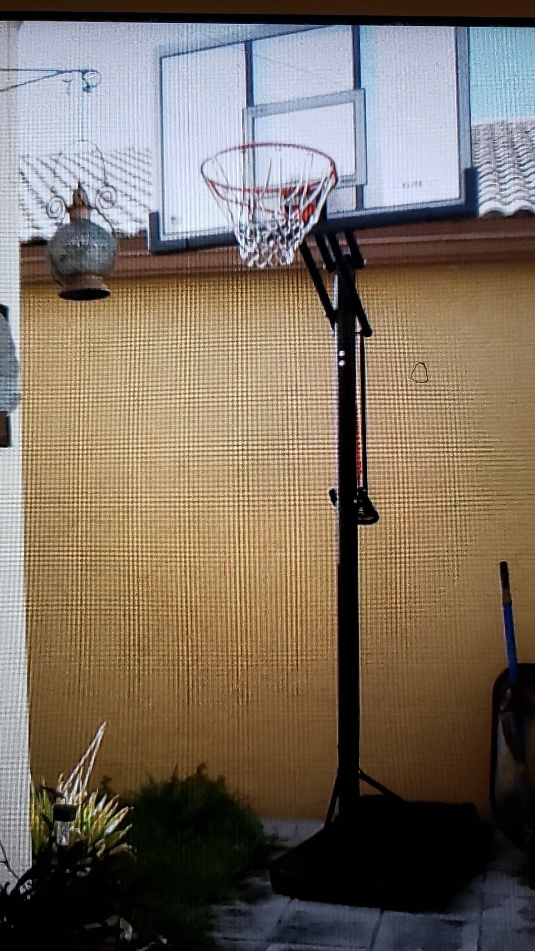 Basketball hoop (fillable base)