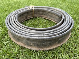 Black plastic lawn edging (25 feet long x 3-3/4 inches wide)