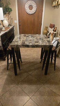 Bar table with 4 Barstools