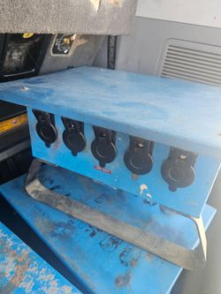 30A 250V Multi-Outlet Power Distribution Box