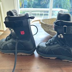 Never Worn Red & Black Burton Junior freestyle Snowboard boots - Boys And Girls size 3