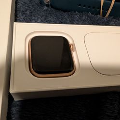 Apple watch SE 1ST GEN USED