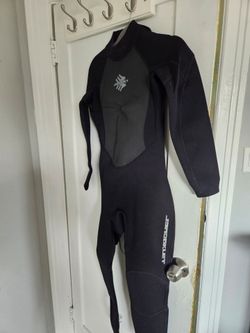 Woman's wetsuit only used once