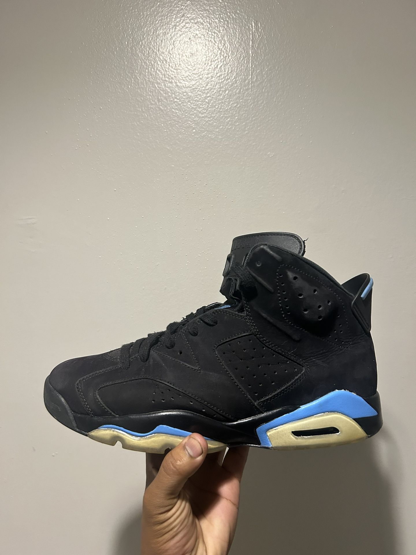 Jordan 6 UNC size 10.5
