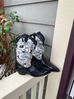 Cowgirl boots  size 8