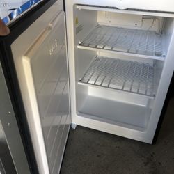 Frigidaire Vertical Freezer 3.0 Cu.ft