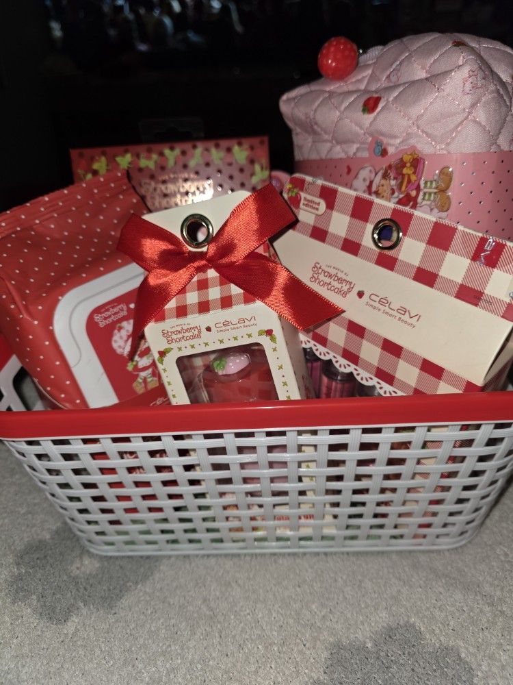 Strawberry Shortcake 🍰 Gift Basket 