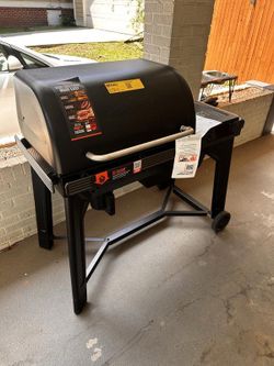 Traeger Woodridge BBQ Wi-Fi Wood Pellet Grill and Smoker in Black
