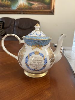 Buckingham Palace Limited Edition Teapot