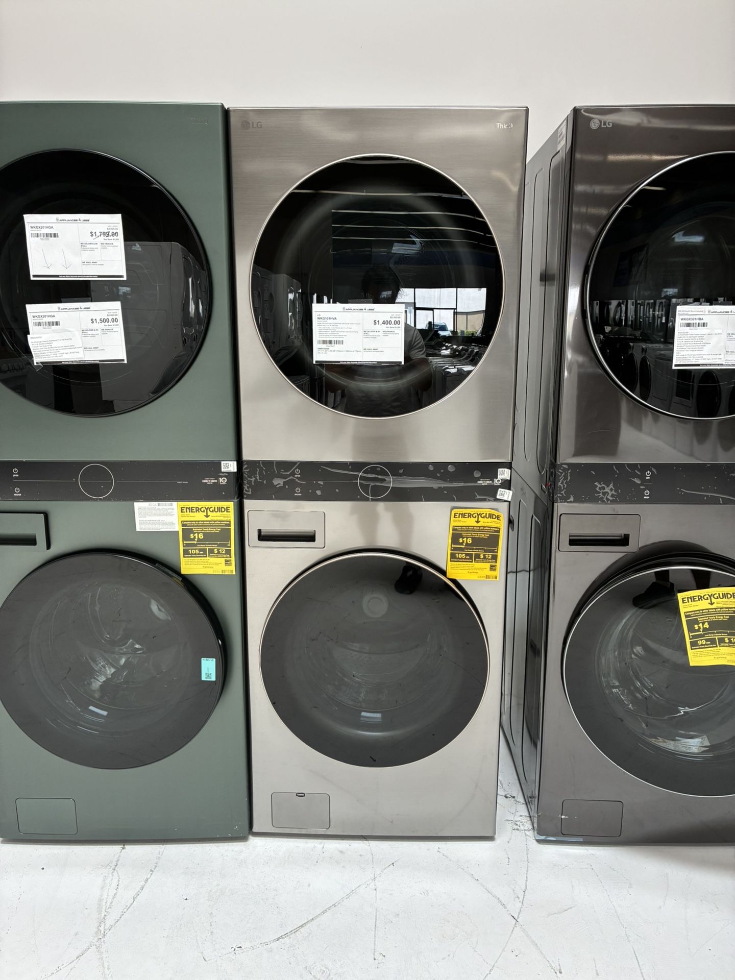 LG WKG101HVA 27-inch Smart Gas WashTower™ combines a 4.5 cu. ft. front-load washer and a 7.4 cu. ft. gas dryer into a single, integrated ver