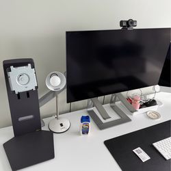 LG ultra gear 32” OLED 4K Monitor For Sale!! With logi 4K webcam included