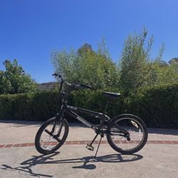 Mongoose Black BMX BIKE 
